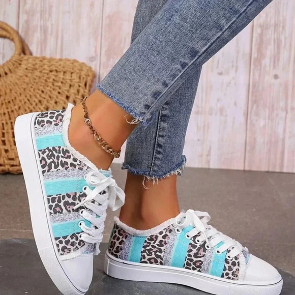 Women's Leopard Print/Teal NEW No Tags Canvas Shoes Casual Lace-Up Sneakers US 7 - Picture 8 of 10
